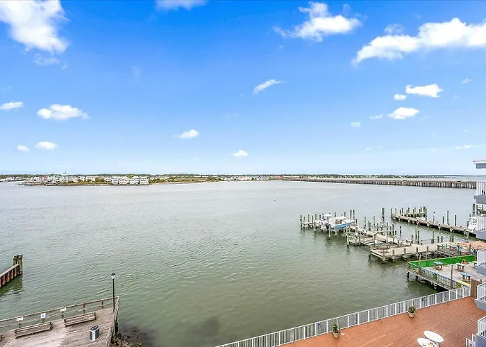 Сasa de vacaciones One Of A Kind Direct Bay Views From 3 Bedroom At Assateague House Ocean City